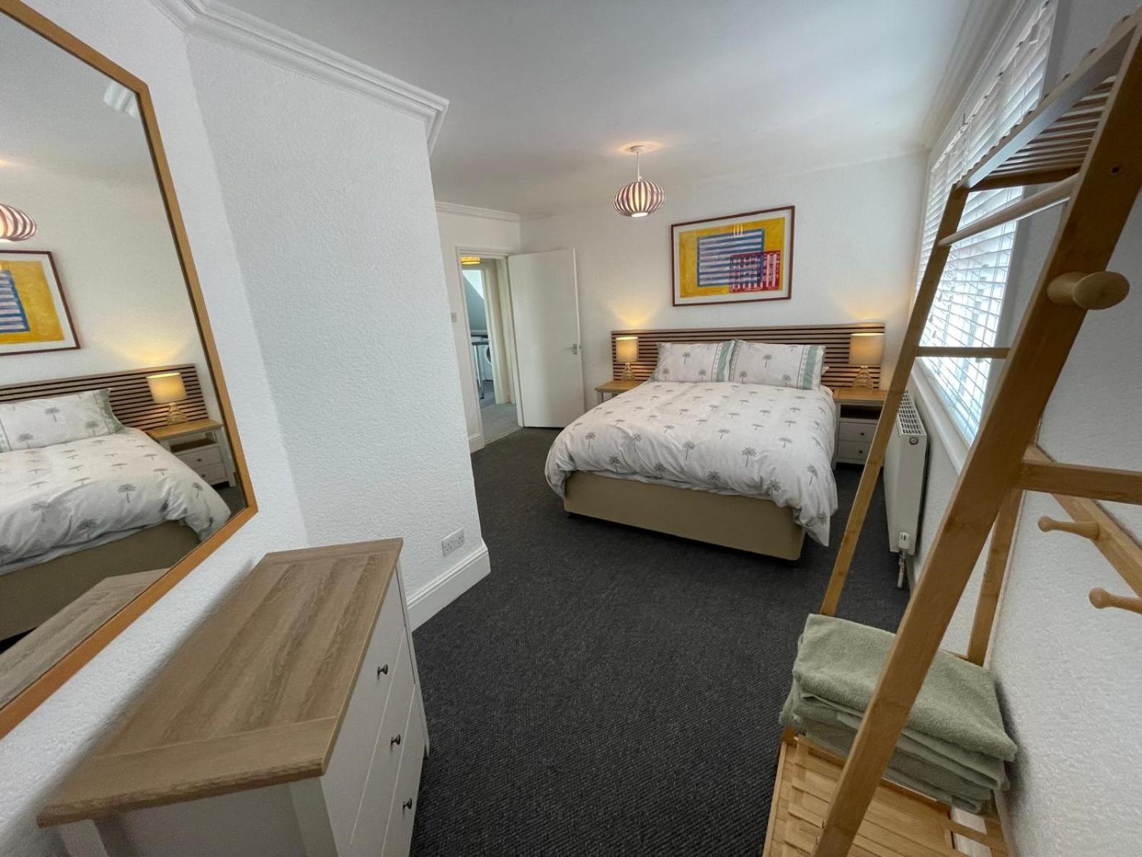 Town Centre Apartment *